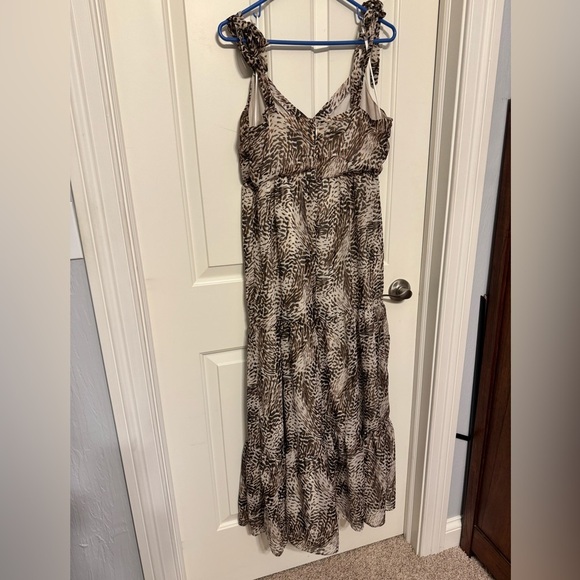 EXPRESS Woman’s Animal Print Maxi Dress Size Medium Flowing Brown and Cream - Picture 8 of 12